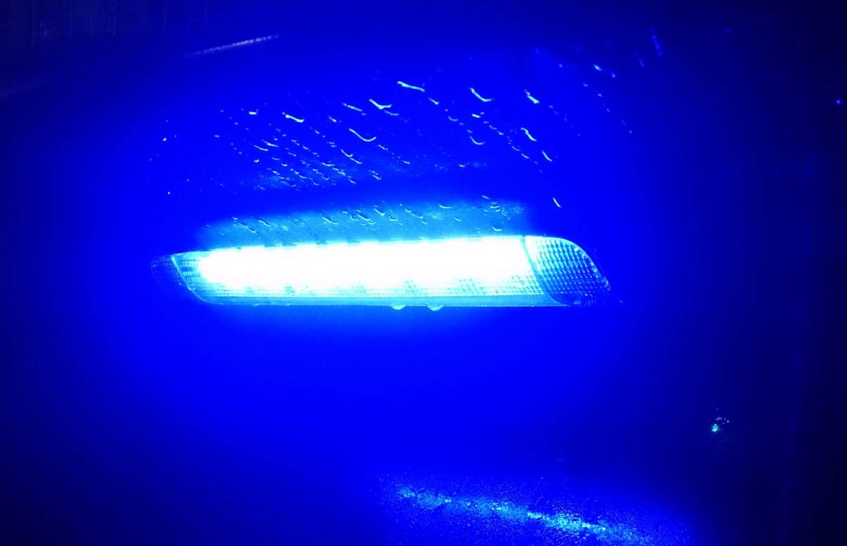 ACR 50 W Estima和其他高安裝燈LED紅色13燃燒藍色LED條2色發射 原文:ACR50W エスティマ 他 ハイマウントランプLED　赤色13発改　青色LEDバー　２色発光