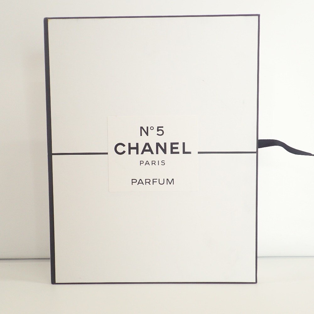 美品/1円 CHANEL シャネル 1932年 Bijoux de Diamants プレスファイル/5 PARFUM ハイジュエリーコレクション ブックボックス 非売品 2点_画像6