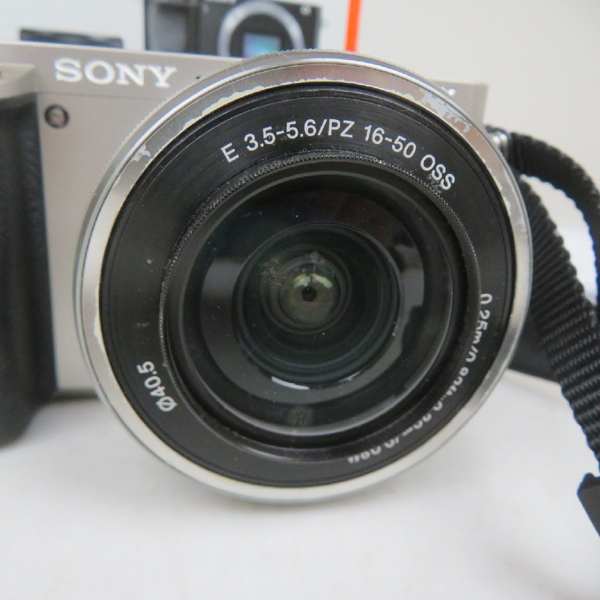 【動作確認済】 SONY ソニー α6000 ミラーレスカメラ 一眼レフカメラ ILCE-6000L / 60 (SGF013073D)_画像3