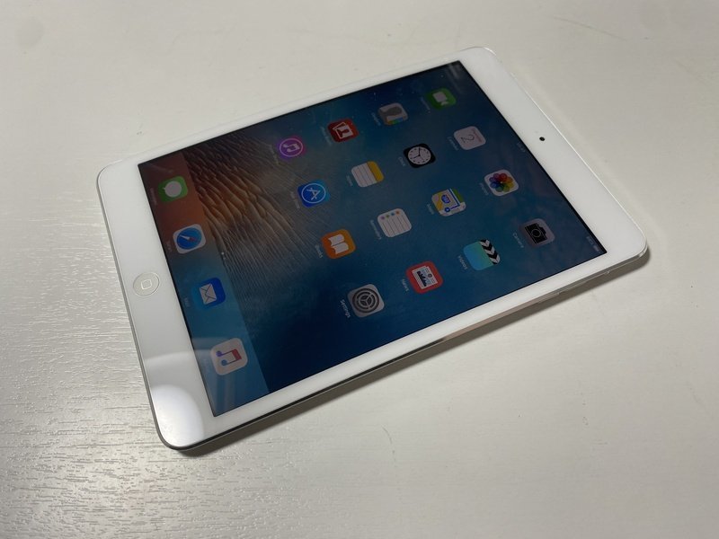 IC517 iPad mini Wi-Fi ホワイト 16GB ジャンク ロックOFF_画像1