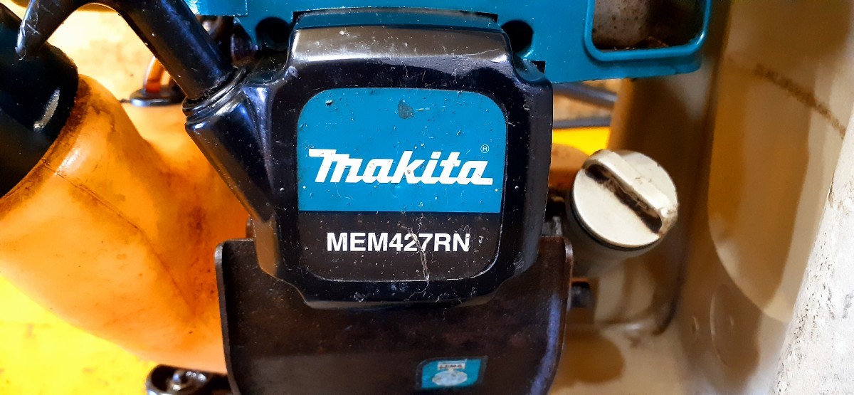 草刈機　マキタ　makita　MEM427RN　エンジンハンドルのみ　黒いゴムホースに酷い劣化有ります　商品説明欄を必ず最後までご覧ください_画像9