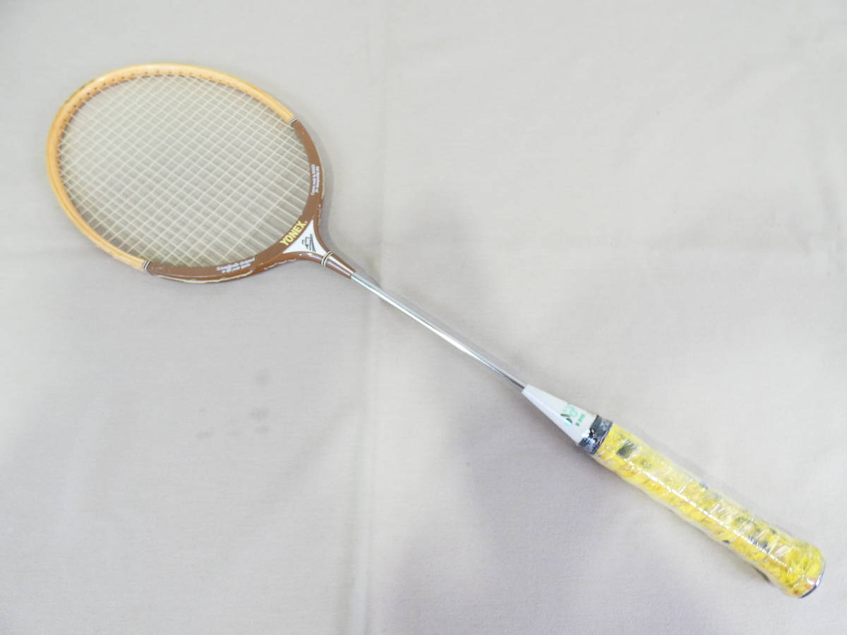 ◎YONEX/ヨネックス　バドミントン　木製　ラケット　ウッドラケット　B-9100　年式・詳細不明　ビンテージラケット　＠１００(11)_画像1