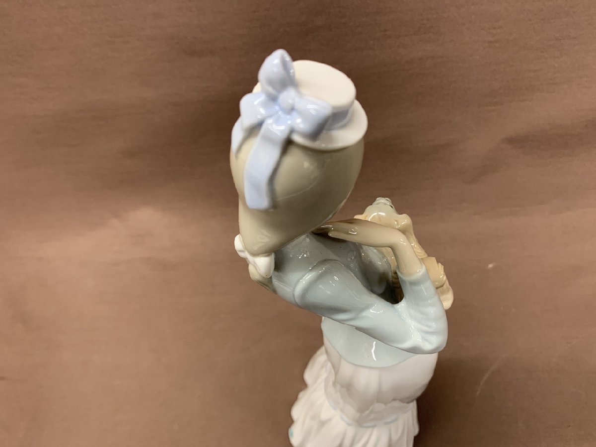 【QA-0009】 LLADRO リヤドロ 「犬を抱く貴婦人」 4893 C-10 JU 汚れ有 高さ約38cm 美術品 オブジェ【千円市場】_画像6