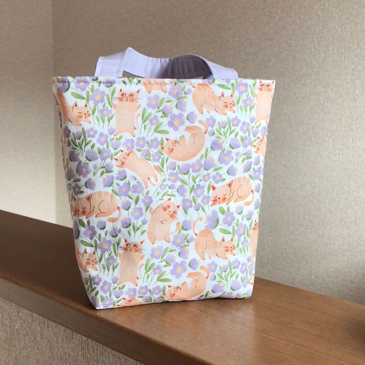 北欧風　可愛い猫　草　植物ミニトートバッグレディースハンドメイド バッグインバッグ　ビッグポーチ　ジム小袋 誕生日プレゼント