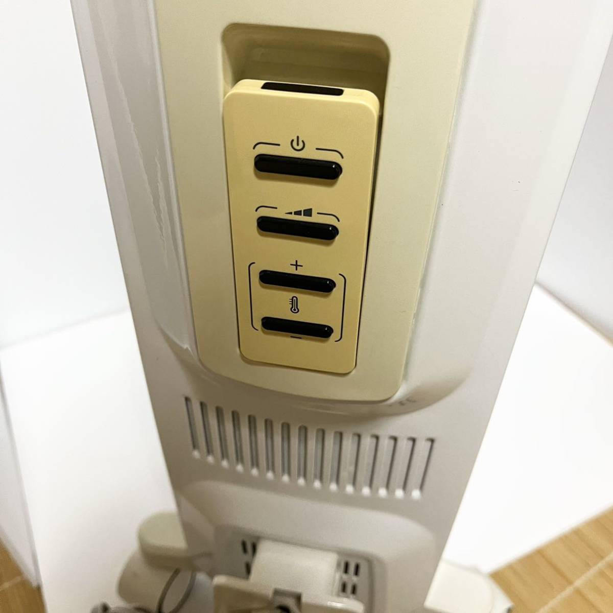 オイルヒーター デロンギ TDD0915W リモコン付き DeLonghi オイルヒーター デロンギ TDD0915W リモコン付き DeLonghi