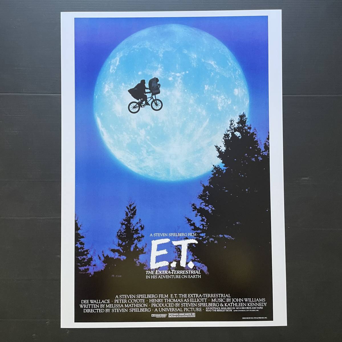 海外版ポスター『E.T.』（E.T. The Extra-Terrestrial）styleB★スティーヴン・スピルバーグ_ポスターサイズ：42cm × 29.7cm