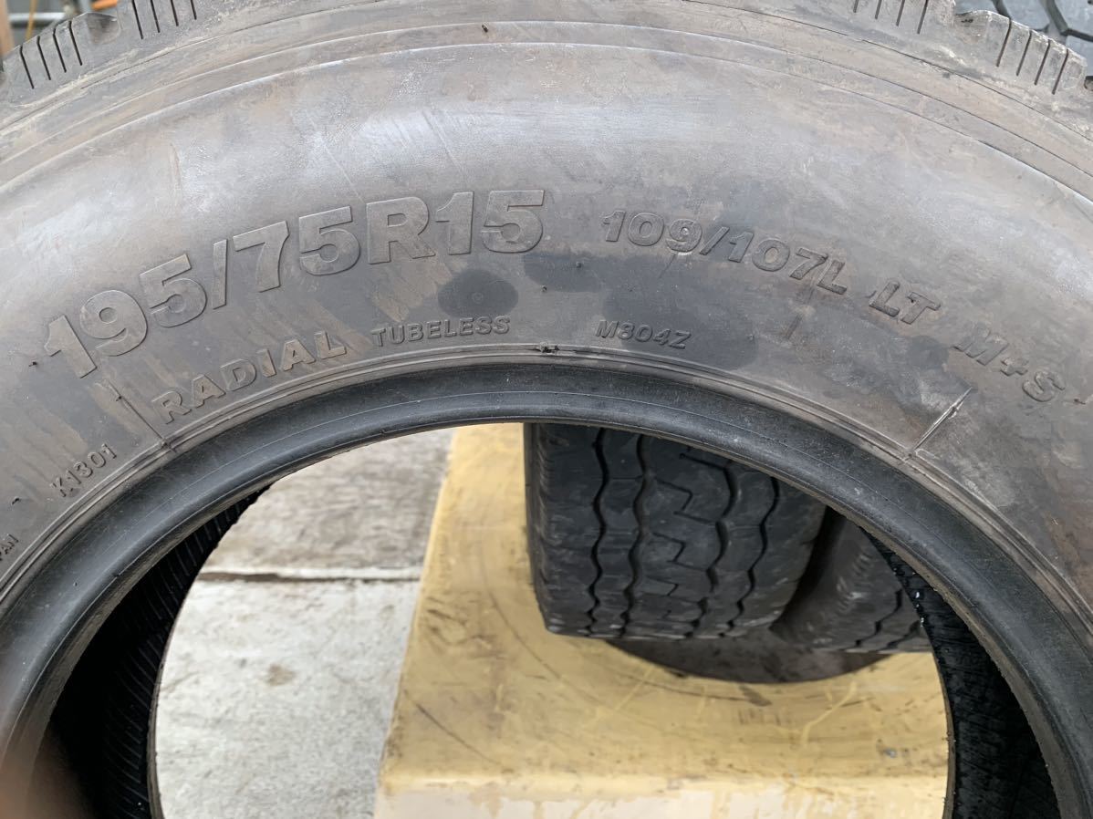 送料込み 195/75R15 BRIDGESTONE DURAVIS M804 6mm 21年製 中古 タイヤ 2本_画像4