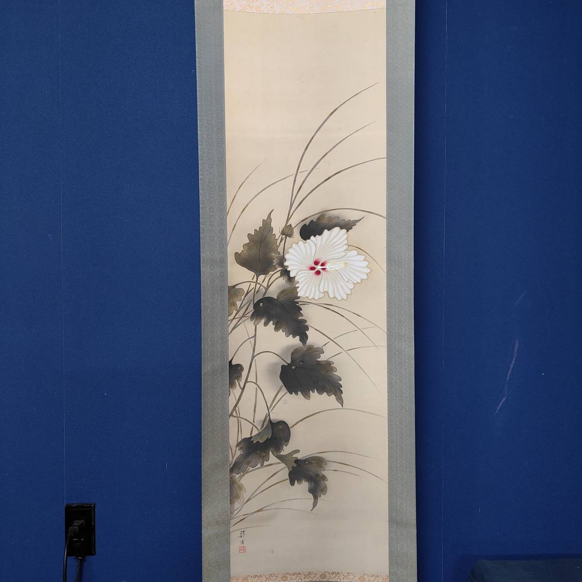 [ genuine work ]// dragon ./ white . flower map / flower /. also box attaching cloth sack shop hanging scroll A-397