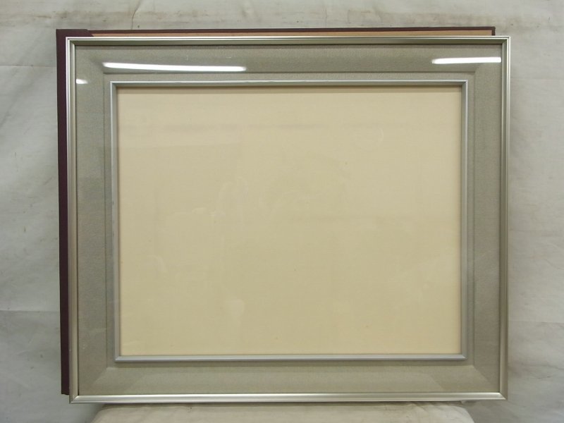 E4001 空額 4 額縁 P12号大 金属製枠 作品収納部分62×75.5 マット窓寸47.3×60.5_画像1