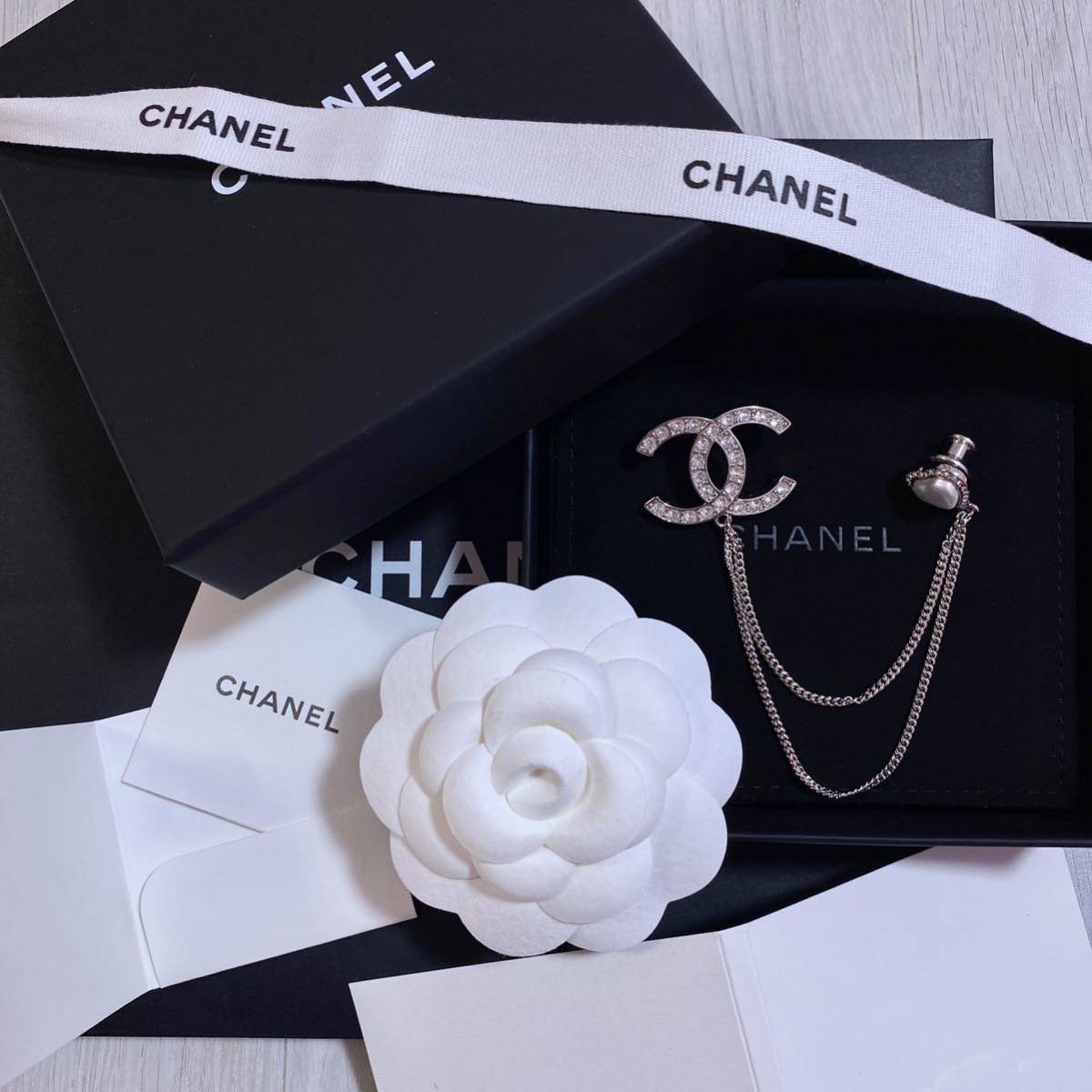  внутренний фирменный магазин покупка Chanel Heart жемчуг стразы 2 полосный брошь CHANEL