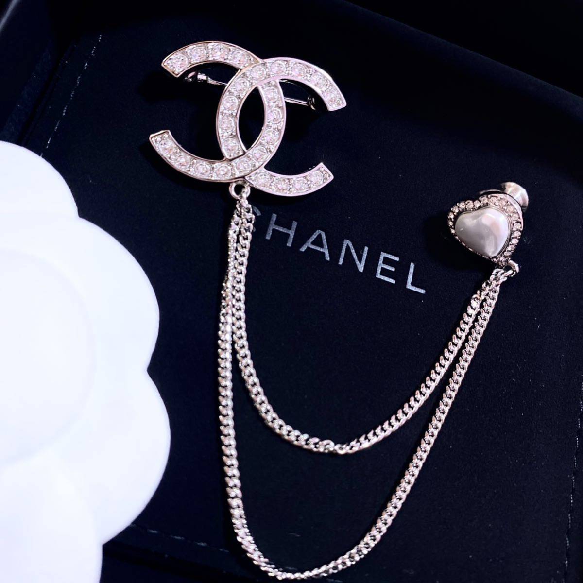  внутренний фирменный магазин покупка Chanel Heart жемчуг стразы 2 полосный брошь CHANEL