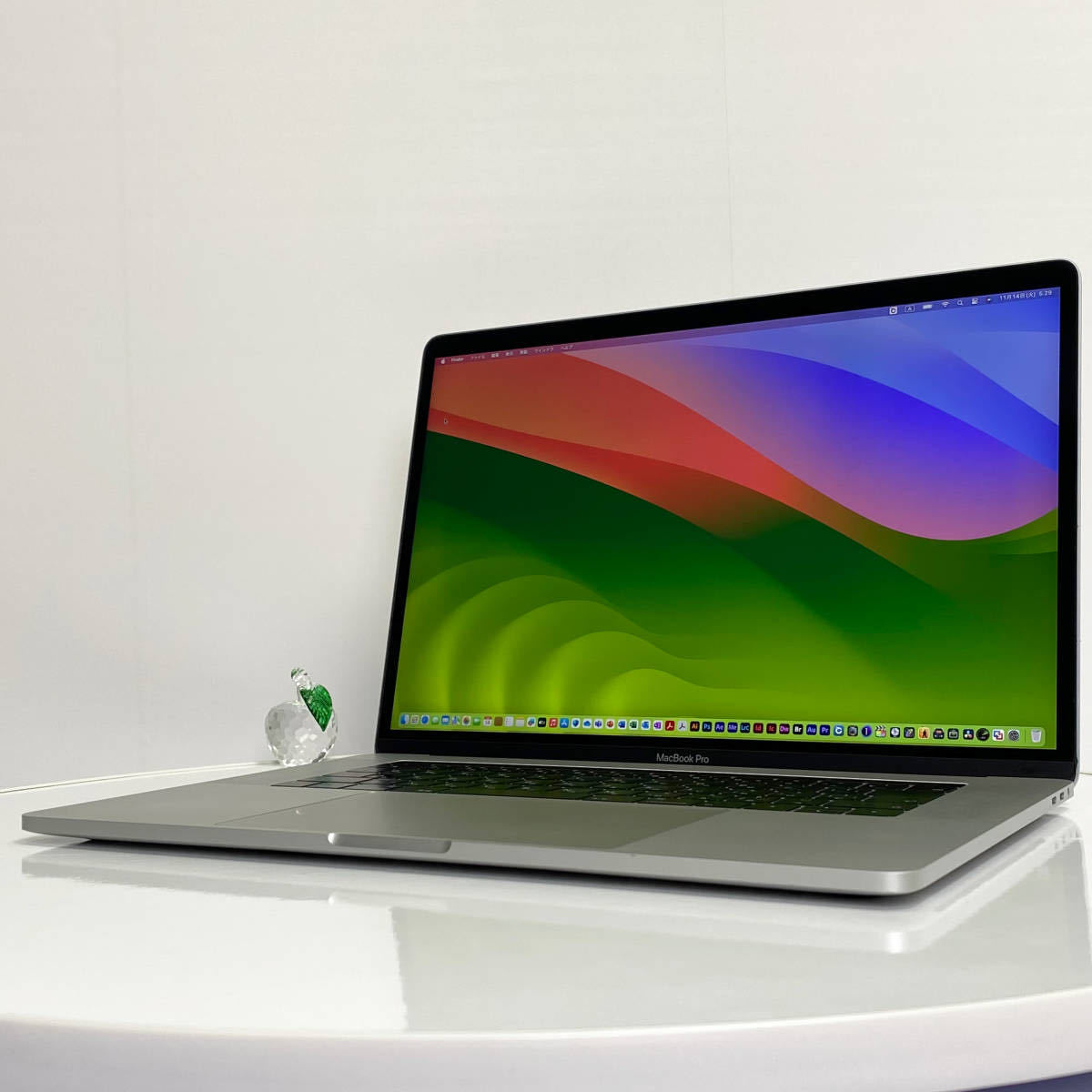 MacBook Pro A1990/2018 15インチ Core i7 メモリ32GB/SSD512GB AMD Radeon Pro 560X搭載。_画像1