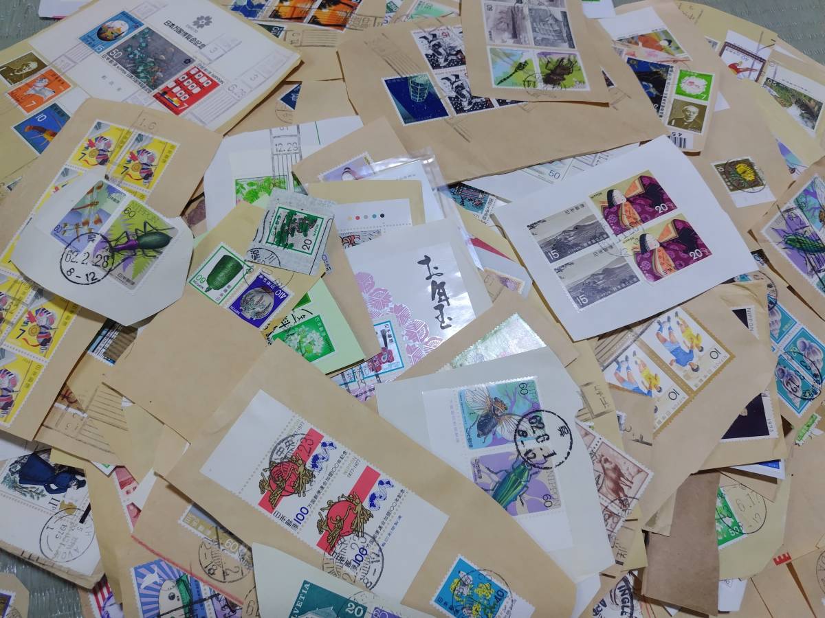 つ１)大量約2㎏　使用済切手　外国切手・日本切手・記念切手・色々（80サイズ箱）コレクター未整理品　使用済紙付切手_画像6