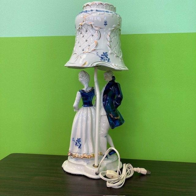 【3677】ポーセリン置物ランプ　貴族西洋人形　アンティーク調　PORCELAIN FIGURINE LAMP_画像4