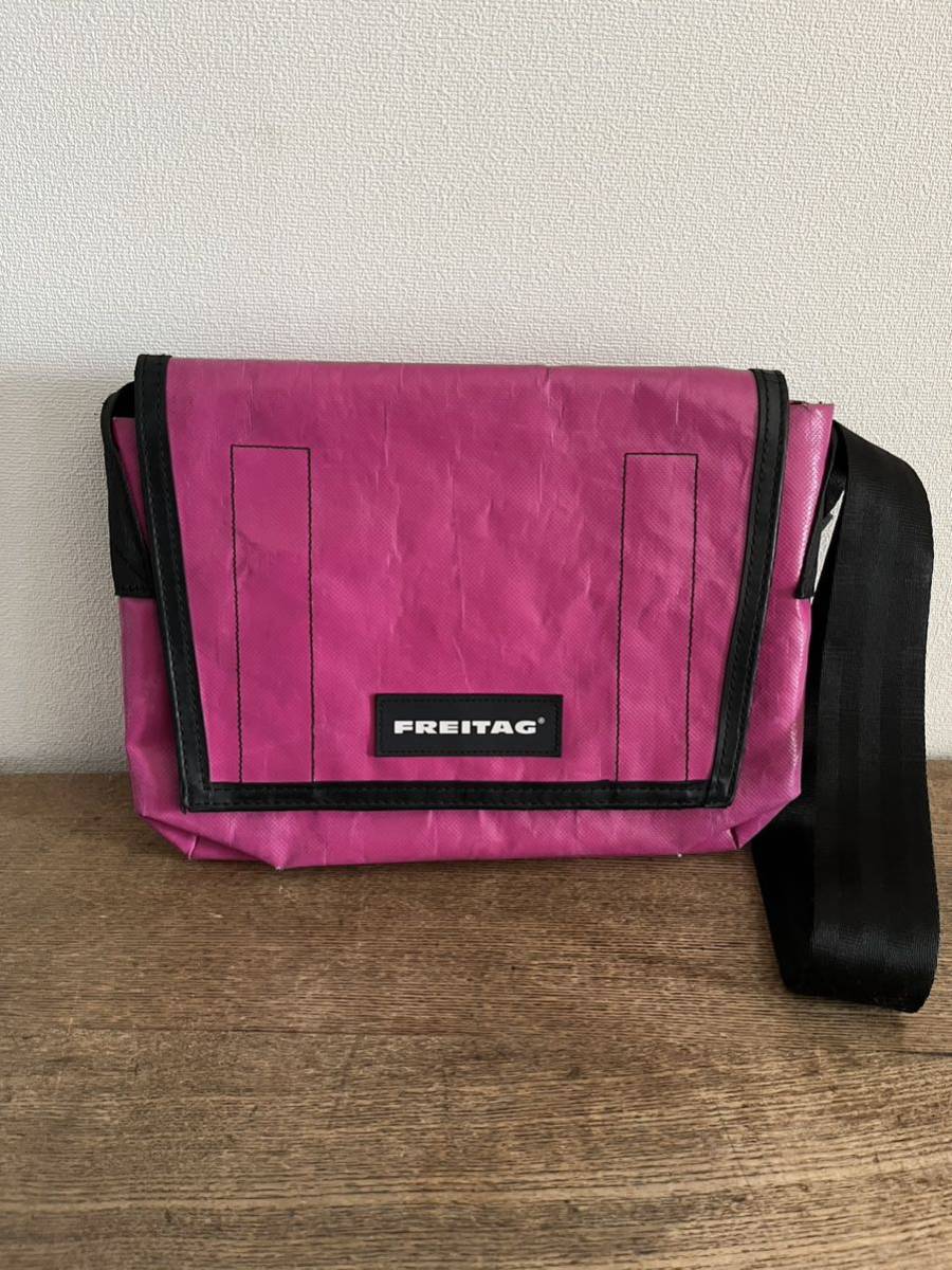 【IDカード付き】FREITAG F11 LASSIE PINK BLACK ピンク・黒幌 フライターグ ショルダーバッグ　メッセンジャーバッグ_画像1