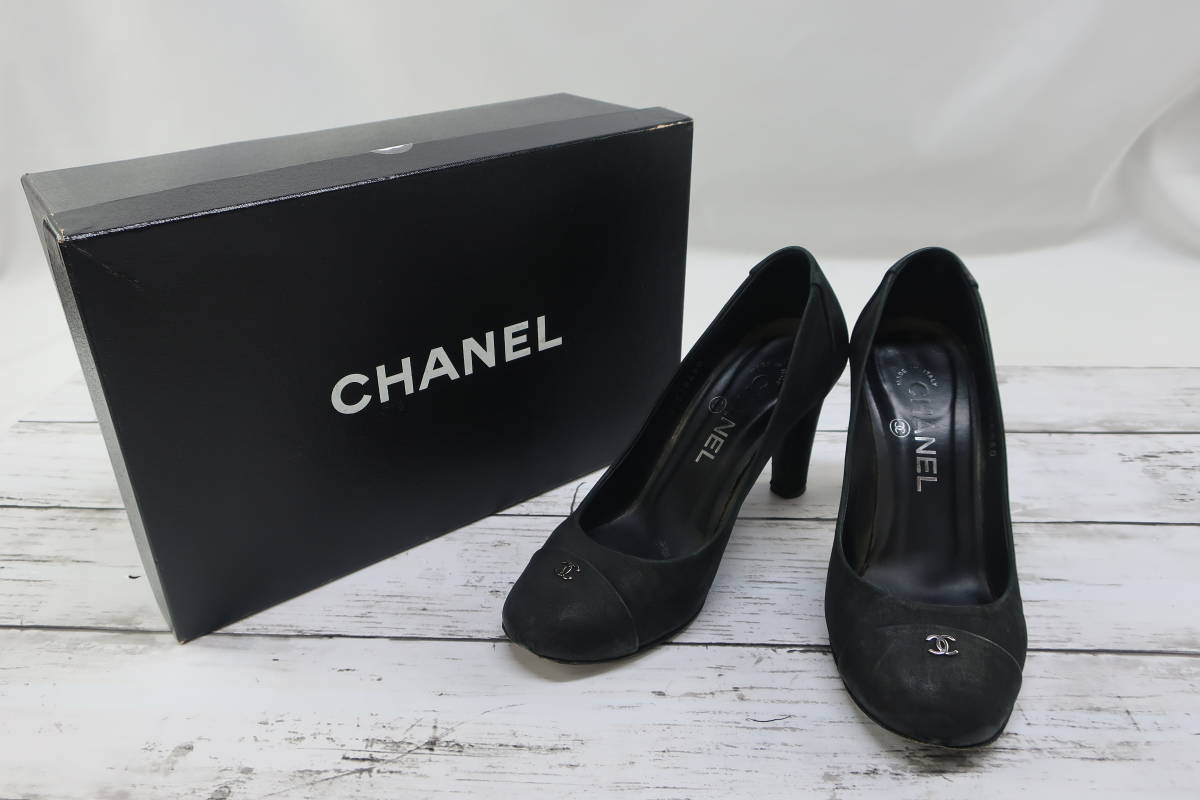 ★同梱不可【S送900円】　537　CHANEL　シャネル　ヒールパンプス　スエード　ココマーク　ラウウドトゥ　黒　36C　箱付き_画像1