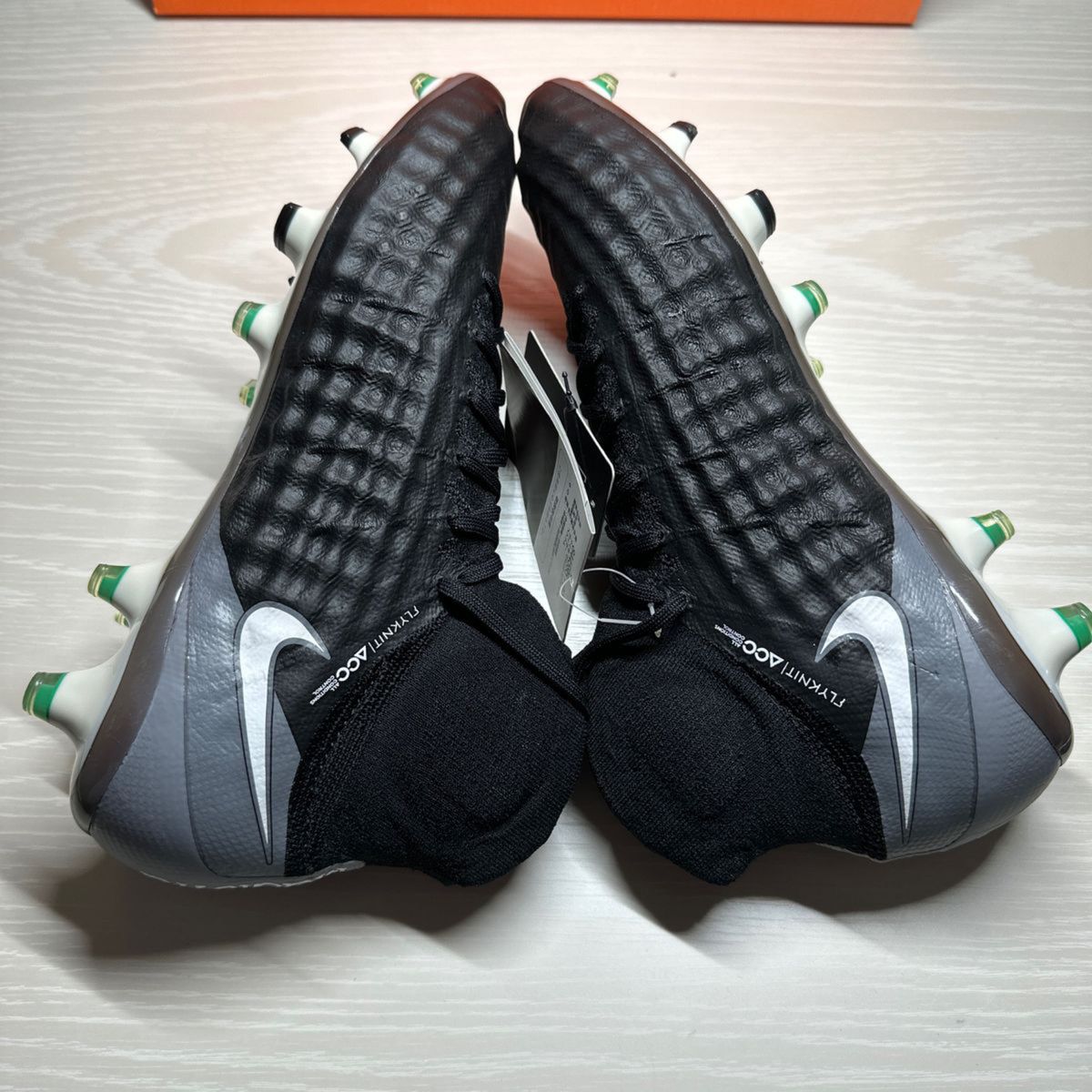 極希少品】ナイキ サッカースパイク マジスタ オブラ2 fg NIKE 極希少品】ナイキ サッカースパイク マジスタ オブラ2 fg NIKE