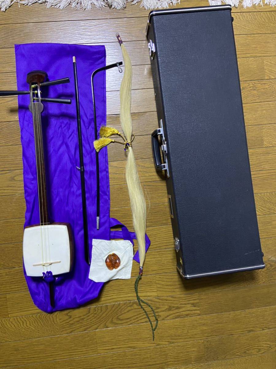 ☆和楽器/胡弓/皮破れ無し/約70cm/ハードケース付/ (検索)骨董/三線/蛇