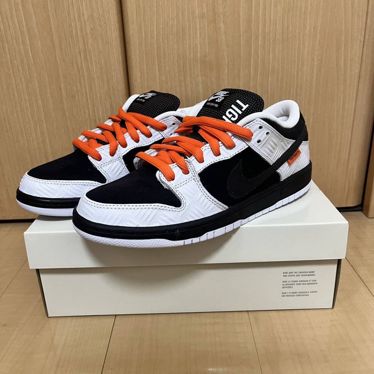 TIGHTBOOTH × Nike SB Dunk Low Pro QS Black and Whiteタイトブース × ナイキ SB ダンク ロー プロ QS ブラック アンド ホワイト_画像1