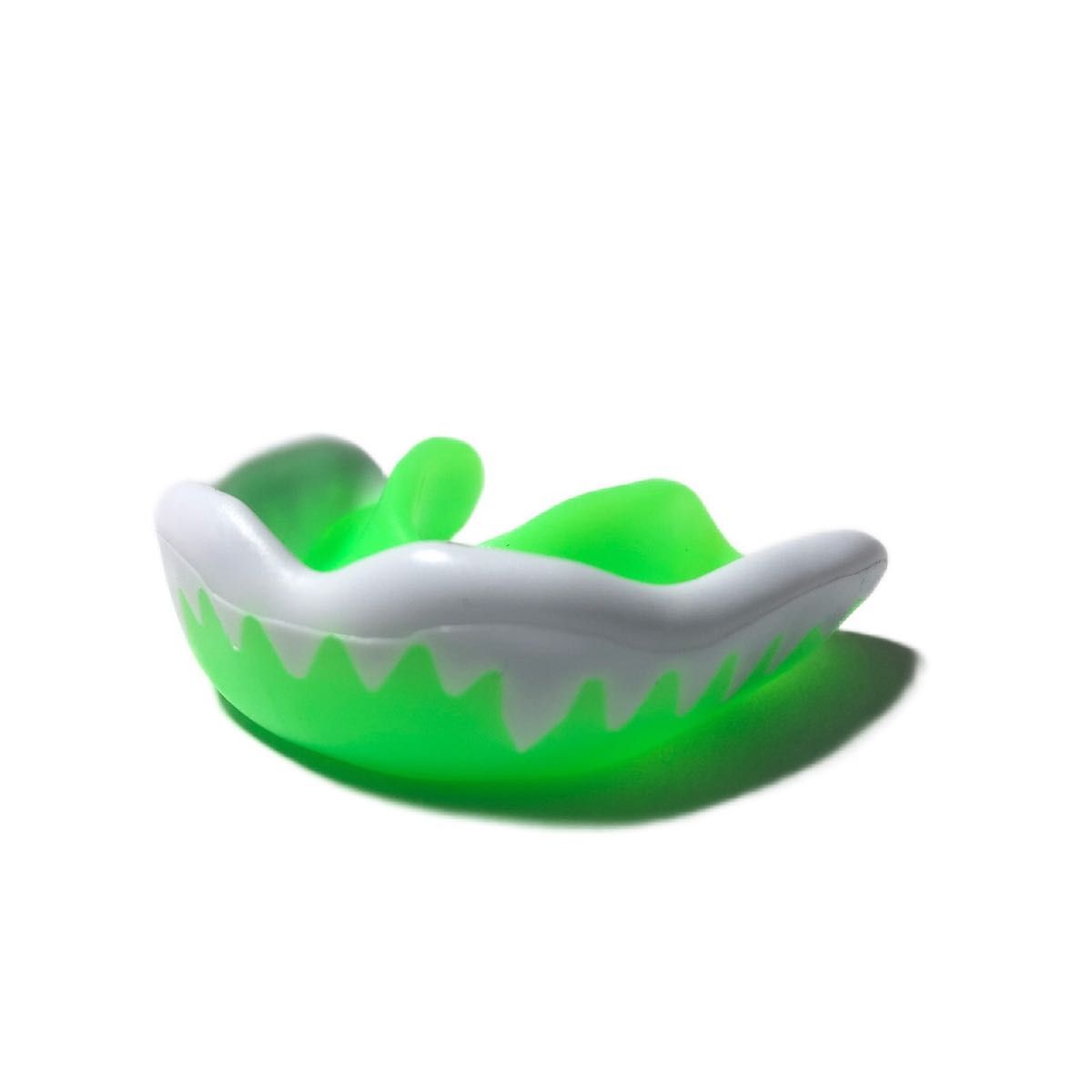 スポーツマウスピース　牙柄　グリーン　簡単に作れてしっかりとフィットします！
