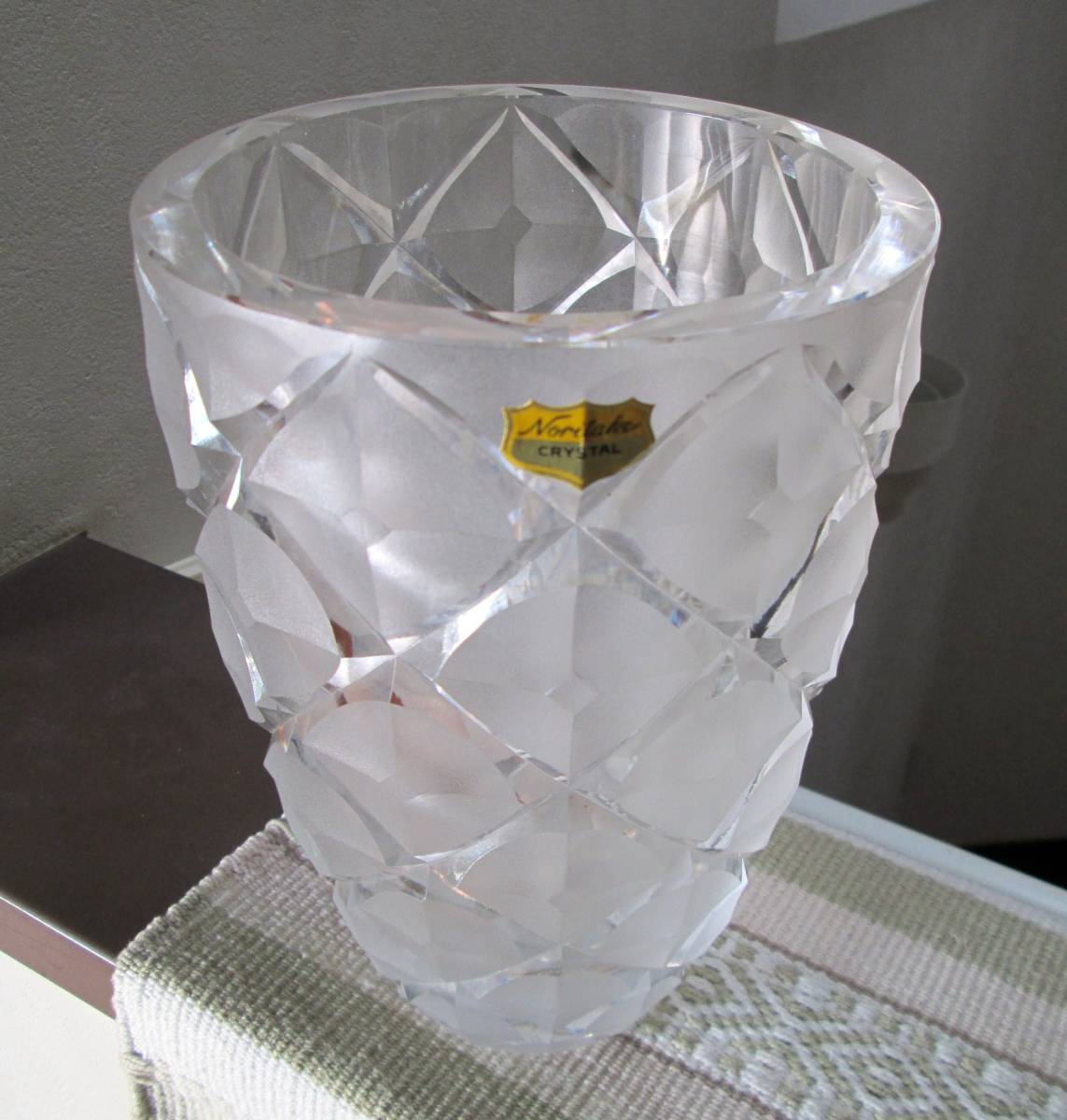ノリタケ　クリスタル　切子花瓶　１４ｃｍ丸　高さ２０．５ｃｍ_画像1