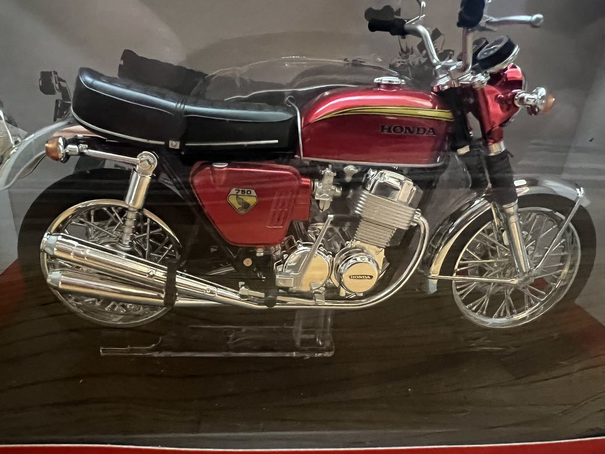 アオシマ HONDA DREAM CB750FOUR K0 1/12 完成品バイクシリーズ キャンディレッド ミニカー モデルカー_画像2