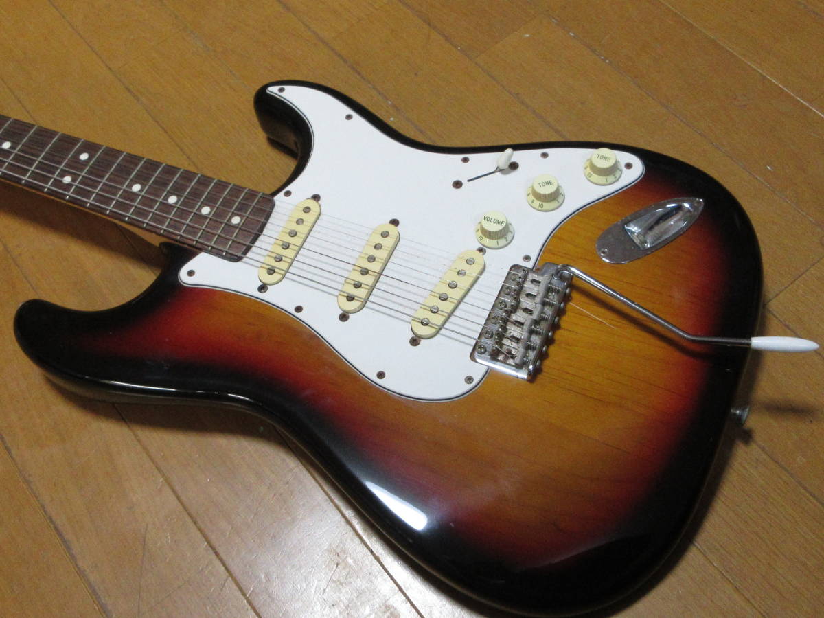 極美品　Fender Japan MADE IN JAPAN　Tシリアル　日本製　ストラト _画像3