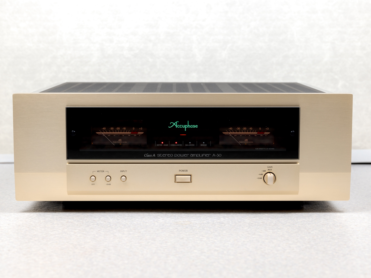 美品！ Accuphase アキュフェーズ A-30 純A級 パワーアンプ 圧巻の情報量と瞬発力！ オーディオ アンプ _画像2