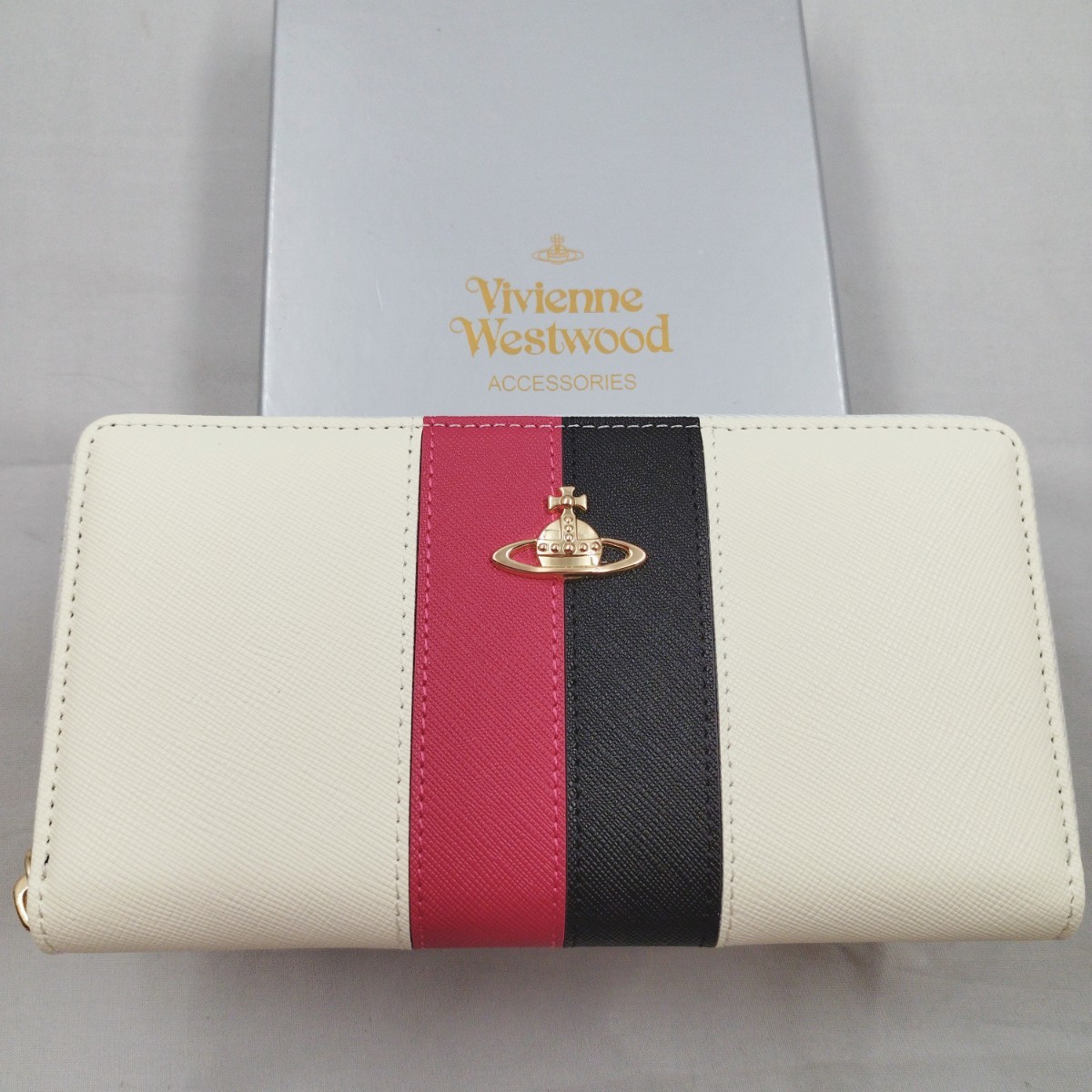 未使用　ヴィヴィアンウエストウッド Vivienne Westwood　財布　 長財布　白　ホワイト　ファスナー_画像1