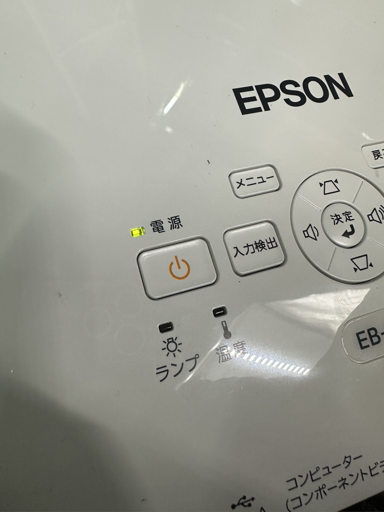 H0291 EPSON EB-W8 エプソン プロジェクター リモコン付 ELPSC21B モバイルスクリーン 通電OK 動作OK_画像3