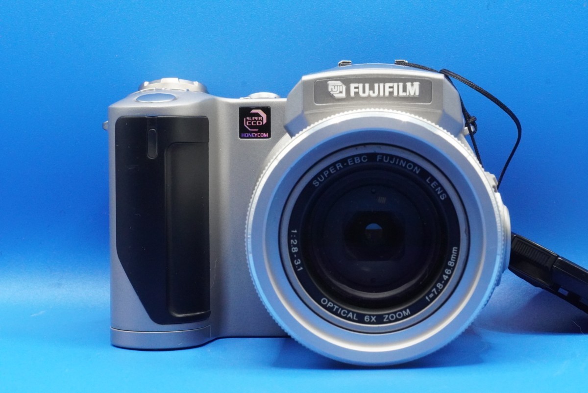 富士フイルム デジタルカメラ ファインピックス 4900Z(FUJIFILM FinePix 4900Z)動作確認済 バッテリー,充電器,メモリーカード,リーダー付属_画像2