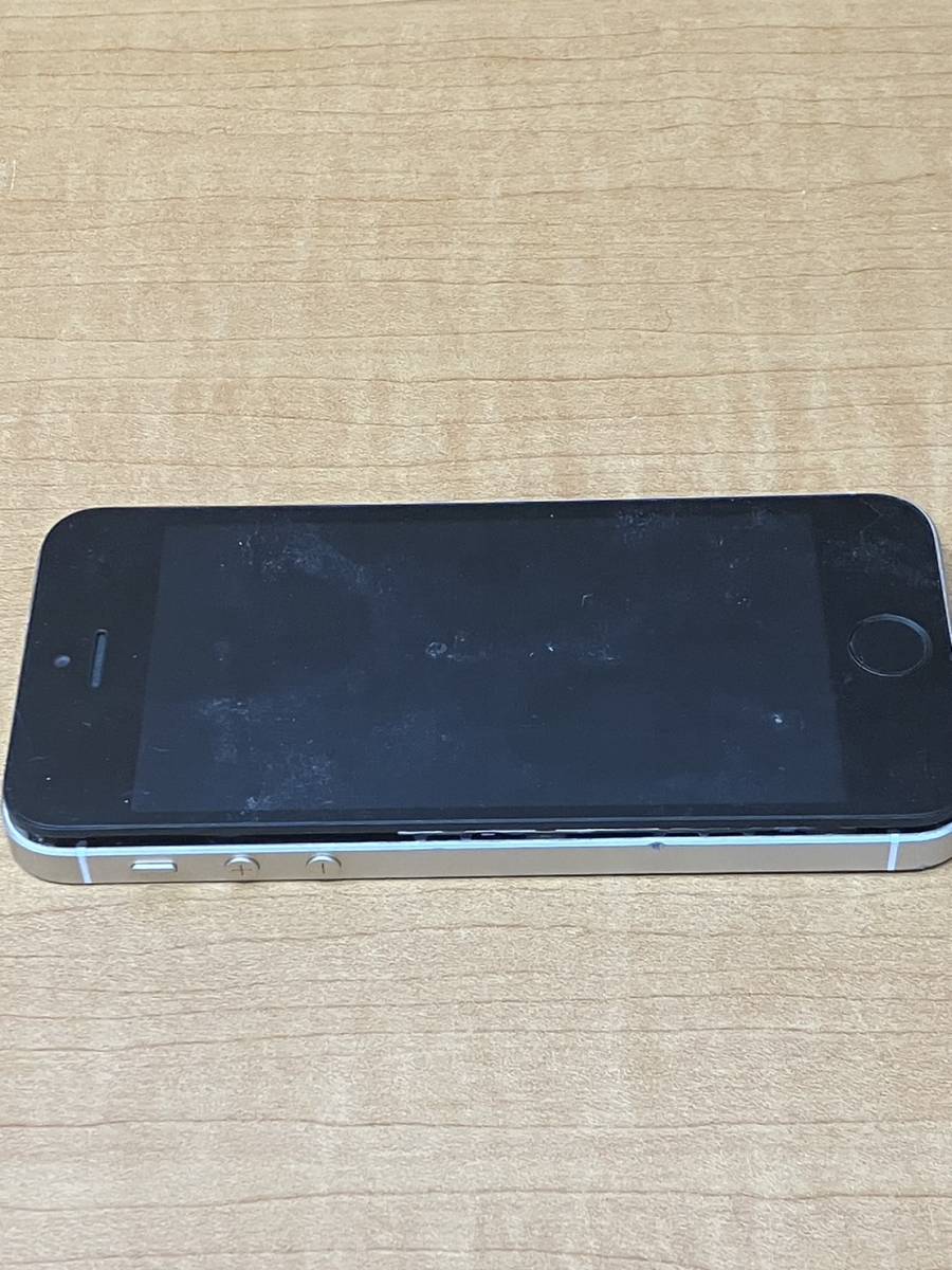 M【11C191】Apple iPhone SE A1723 ローズゴールド スマホ 本体 　ジャンク　画面浮上_画像2
