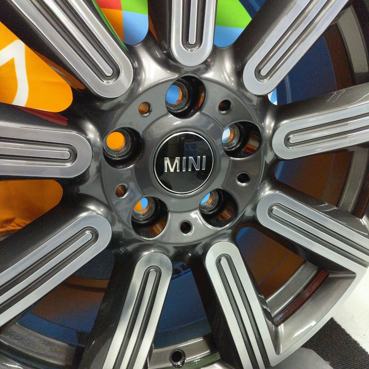 冬セット★ＭＩＮＩ　Ｆ５４　ミニ クラブマン 純正　マルチレイ・スポーク591　新品スタッドレス付き☆225/40R18　8J+57　冬準備に★_画像4