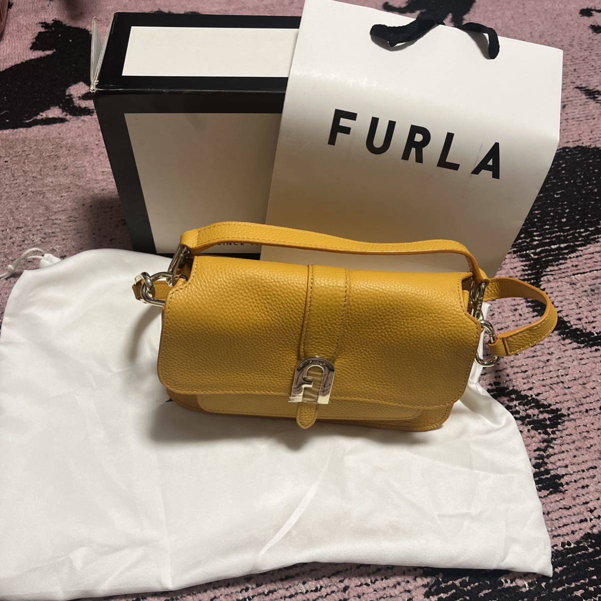 ○フルラ FURLA メトロポリス ミニショルダーバッグ レアカラー 黒白