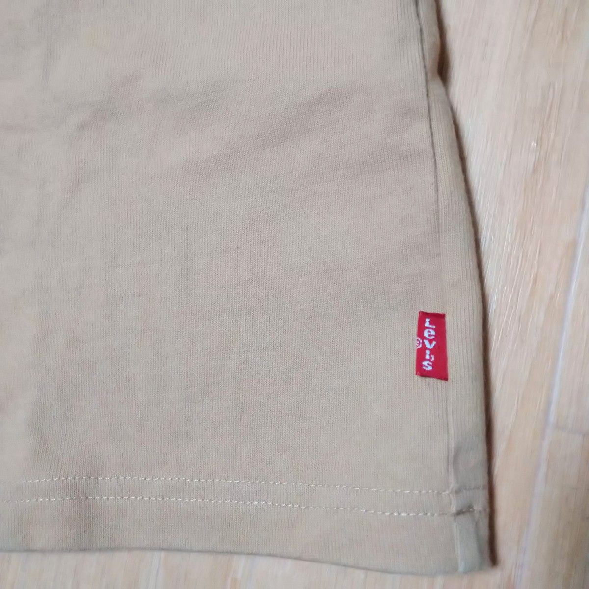 リーバイス　ロゴTシャツ　Ｌ　ベージュ　男女兼用　ゆるシルエット　Levi's