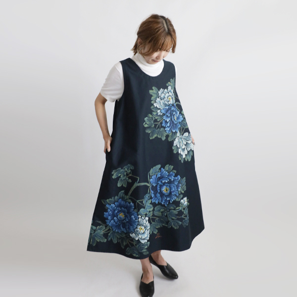 X'masＳＡＬＥ　　手描きART　和画衣　 優美に咲き誇る瑠璃色の花々　ワンピース　ゆったり　ジャンパースカート　R51C