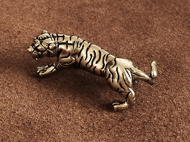 真鍮 虎キーホルダー（猛虎 小サイズ）トラ タイガー とら 干支 二重リング ブラス アニマル グッズ ペンダント ゴールド 金色 アフリカ_画像4