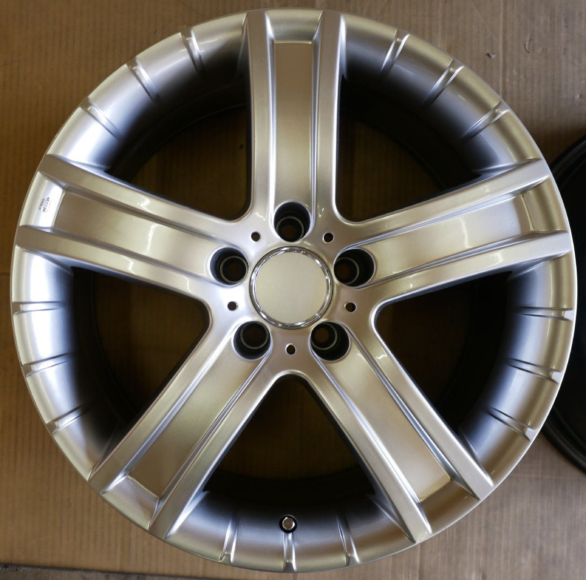 ◎A2084 ☆アルミ ホイール 単体■RIAL PORTO リアル ポルト ？ ■18x8J PCD 112 x 5H +35■18インチ■メルセデス AMG Eクラス アウディA55_画像5