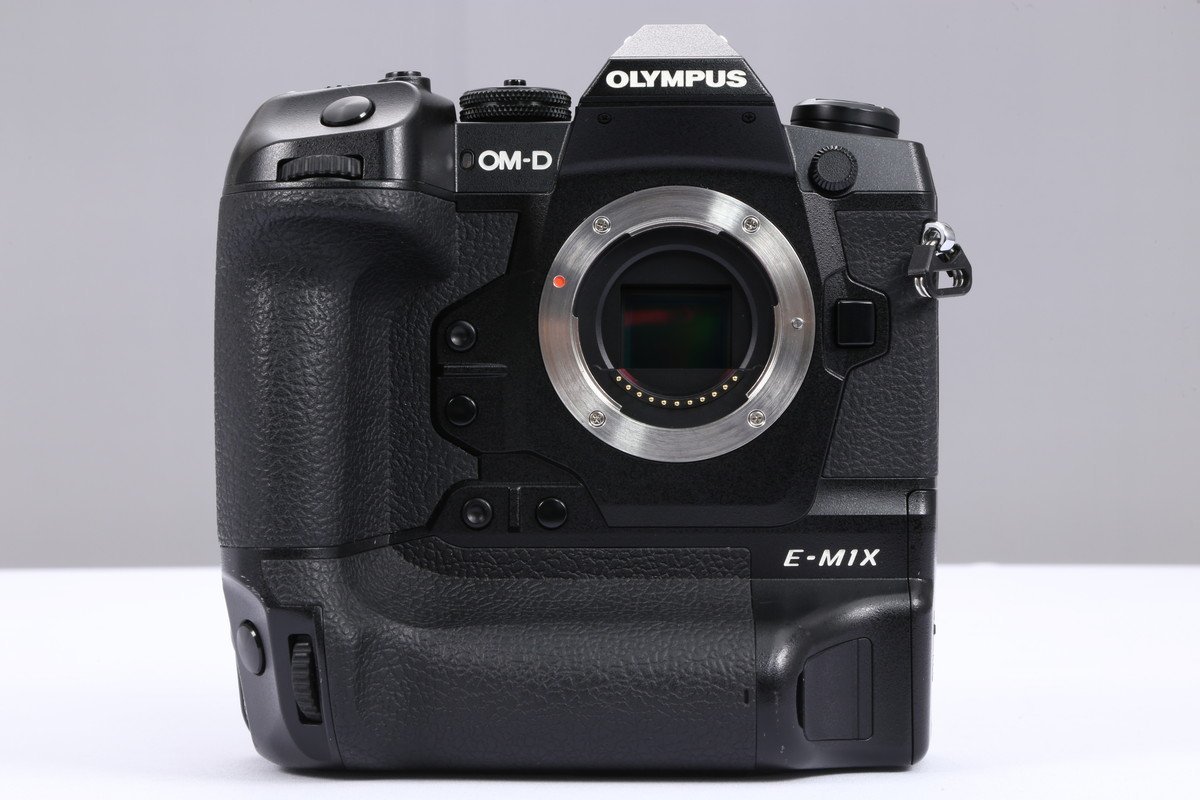 【 良品 | 動作保証 】 OLYMPUS OM-D E-M1X ボディ 【 カメラバッグ 追加付属 】_画像3