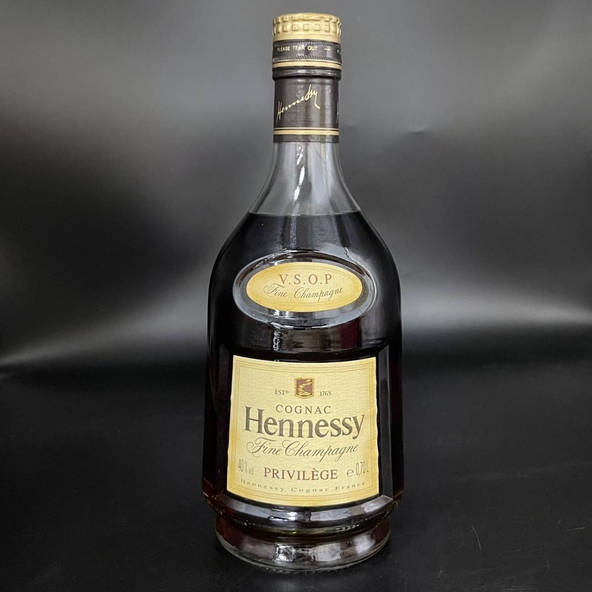 A290712(114)-257/IT4000　酒　Hennessy　V.S.O.P　COGNAC　PRIVILEGE　ヘネシー　コニャック　ブランデー　40％　700ml_画像1