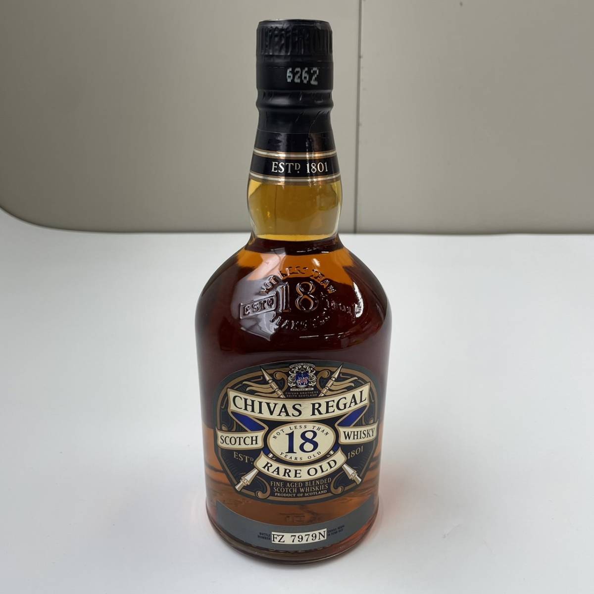 B288120(121)-161/TR3000　酒　CHIVAS REGAL　18YEARS OLD　SCOTCH WHISKY　RARE OLD　シーバスリーガル 18年　40％750ml　箱付き_画像2