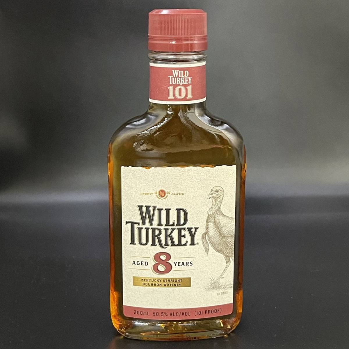 A6387(122)-274/YK3000　酒　WILD TURKEY　8年　KENTUCKY STRAIGHT BOURBON WHISKEY　ワイルドターキー　50％　200ml_画像1