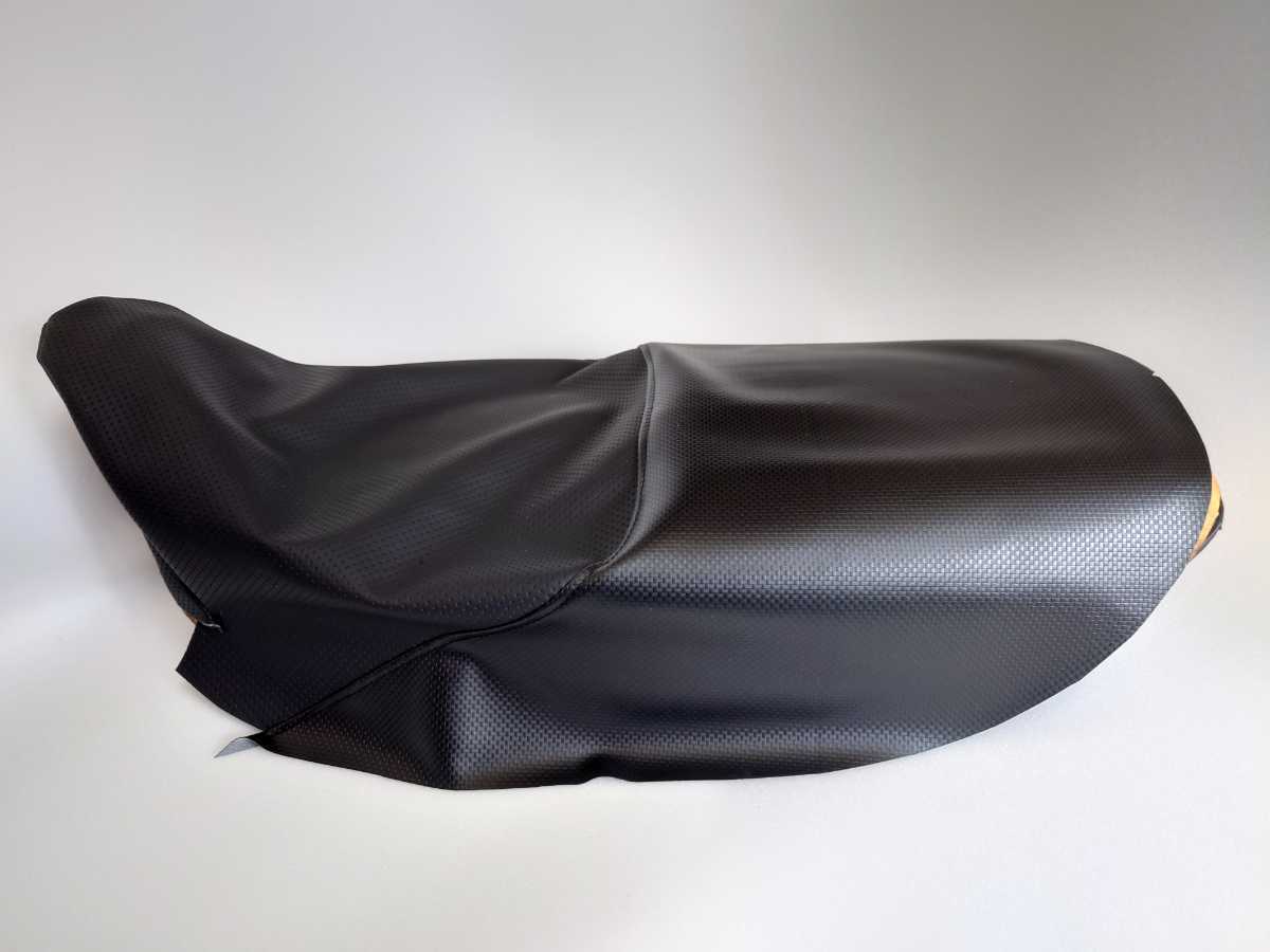 縫製済　GPZ1100 空冷　シート　レザー　表皮　生地　ディンプル　カーボン　kawasaki seat cover material_画像1