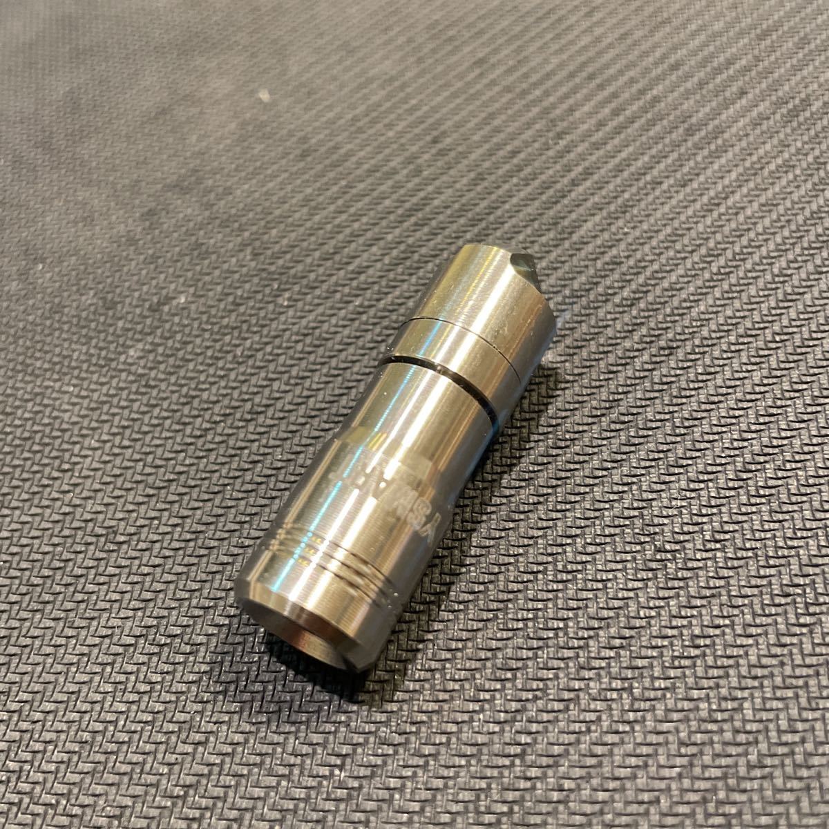 Magnetic Quick-Release EDC Flashlight titanium_画像1