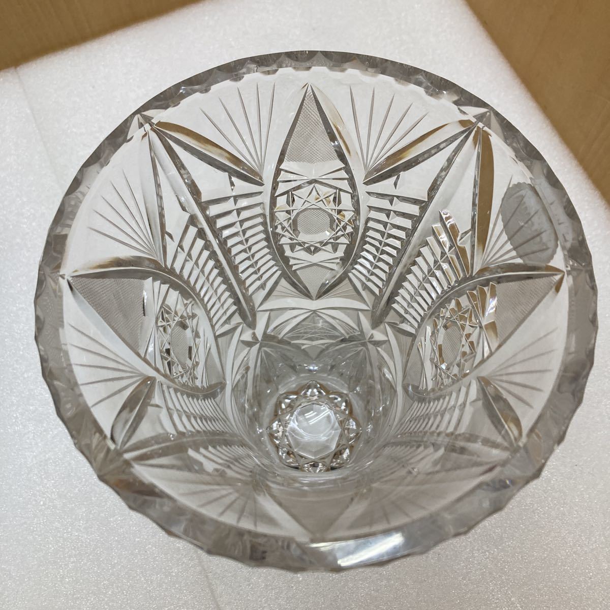 GXL9995 BOHEMIAN GLASS ボヘミアングラス クリスタル 花瓶 フラワーベース インテリア 口径約15.6cm H 24cm 重さ2300g 現状品　1109_画像9
