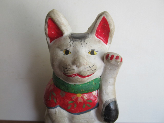 【虫】戦前の土人形/招き猫①左手(高さ16cm)●郷土玩具.土鈴.張子.ブリキ.和ガラス.絵葉書_画像1