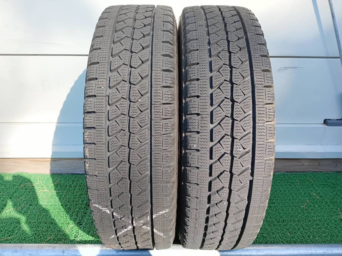 ★残り溝約10mm★22年製★ ブリヂストンBLIZZAK W979 205/70R16 111/109L LT　6本セット スタッドレス　A1052_画像3