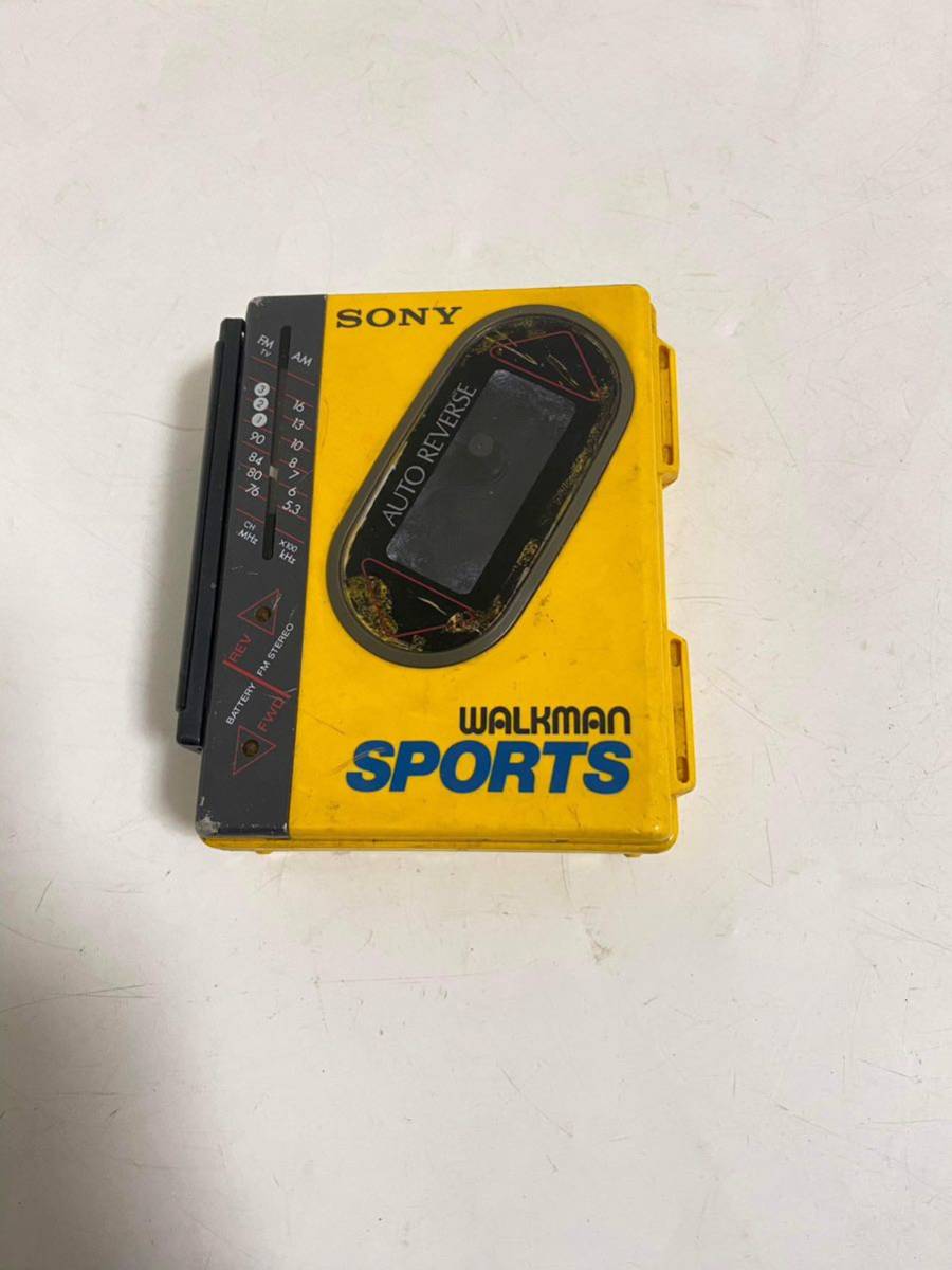 動作未確認SONY SPORTS WM-F75 ソニー walkman カセットプレーヤー ウォークマン ラジオ_画像1