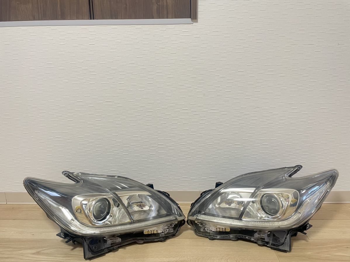 プリウス 30 後期　純正　HID ヘッドライト 左右セット_画像1