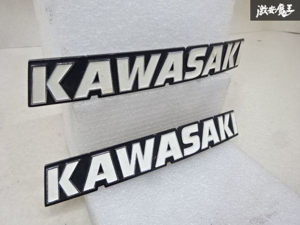 【破損無】KAWASAKI カワサキ 純正 エンブレム 左右 ２個セット 縦：約2.5㎝ 横：約18㎝ 即納 在庫有 棚9-1-L_画像2